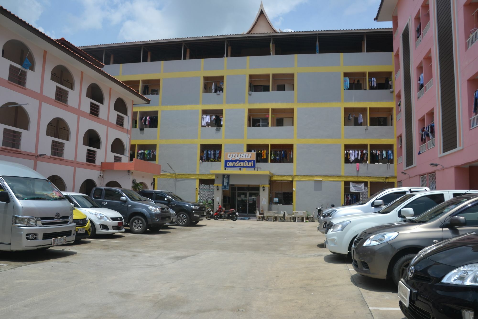 Bun Som Apartment Ban Don Lang Luaran gambar